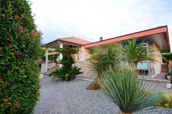 casa indipendente in vendita a Conversano