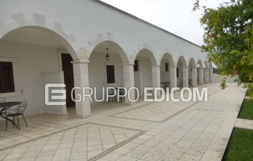 intera palazzina in vendita a Conversano