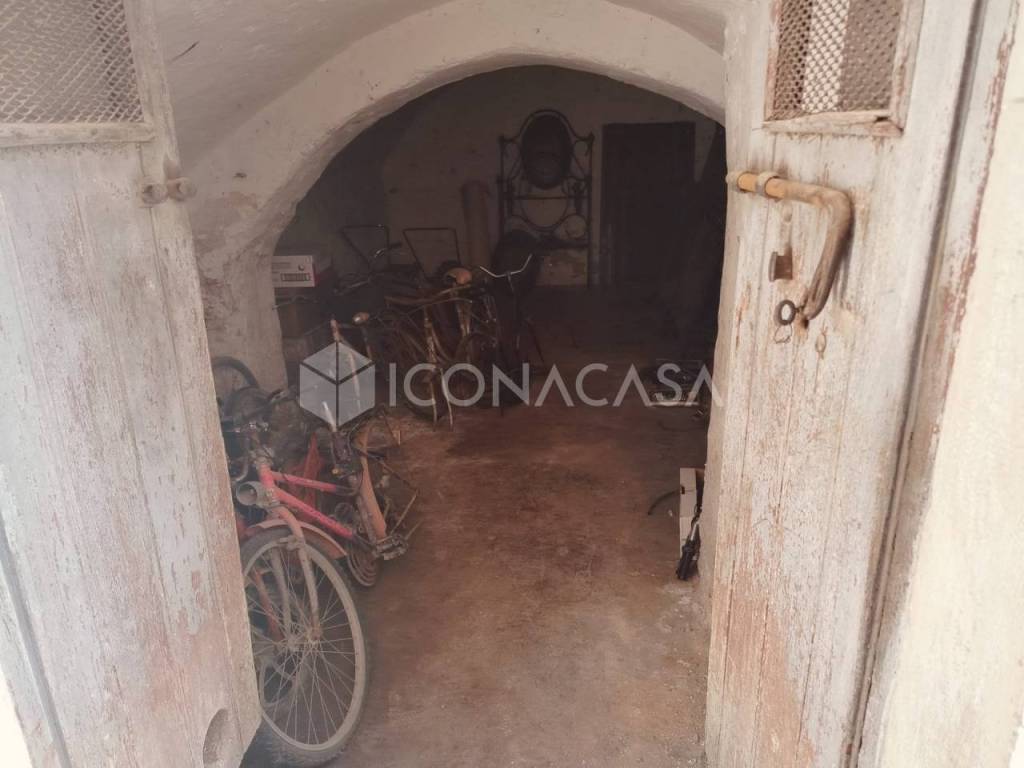 locale di sgombero in vendita a Conversano