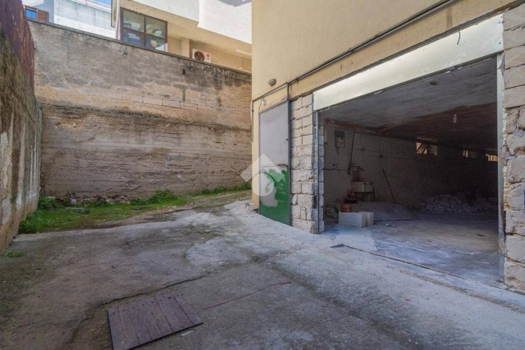 locale commerciale in vendita a Conversano