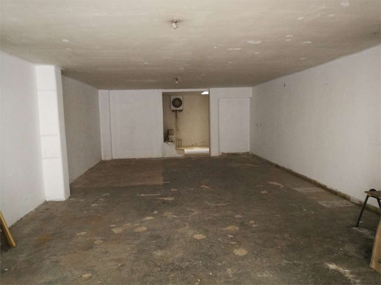 locale di sgombero in vendita a Conversano