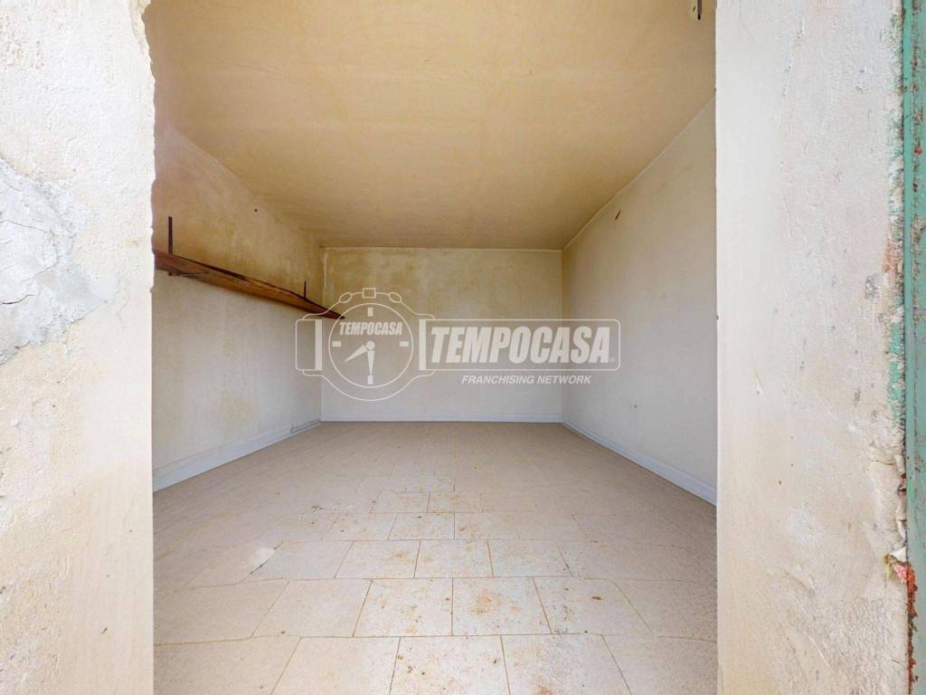 locale commerciale in vendita a Conversano