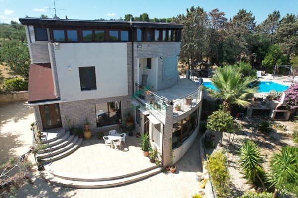 casa indipendente in vendita a Conversano