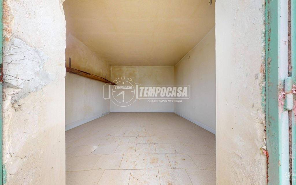 locale di sgombero in vendita a Conversano