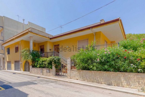 casa indipendente in vendita a Conversano