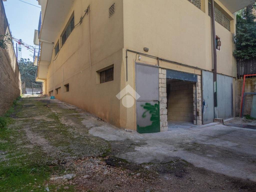 locale commerciale in vendita a Conversano