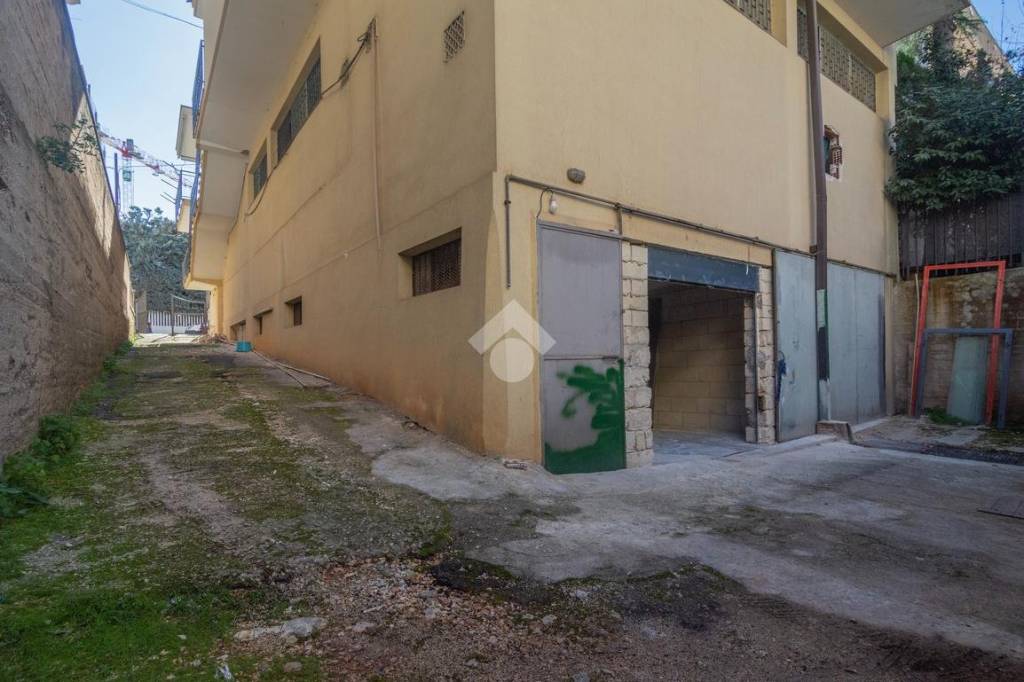 locale commerciale in vendita a Conversano