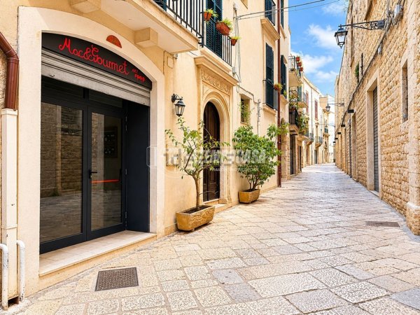 locale commerciale in vendita a Conversano