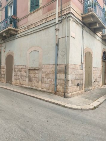 negozio in vendita a Corato in zona Centro Storico