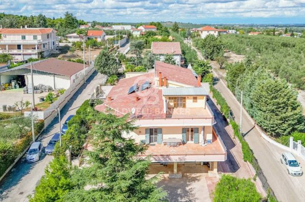 casa indipendente in vendita a Corato in zona Centro Storico