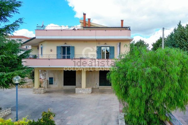 casa indipendente in vendita a Corato in zona Centro Storico