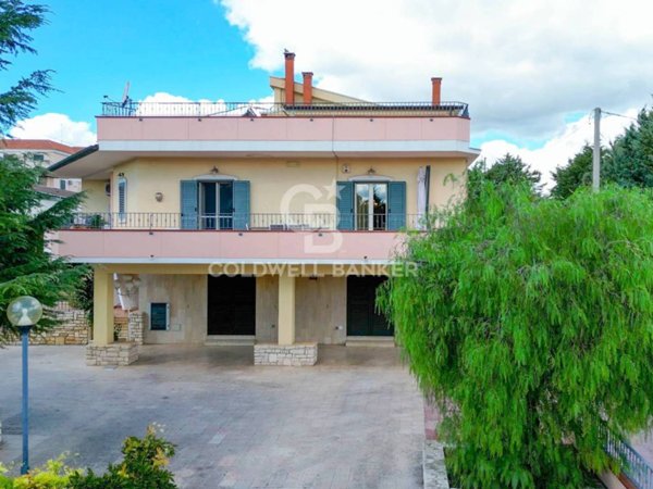 casa indipendente in vendita a Corato in zona Centro Storico