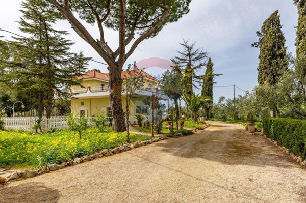 casa indipendente in vendita a Corato