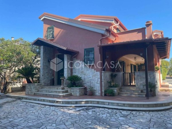 casa indipendente in vendita a Corato in zona Centro Storico