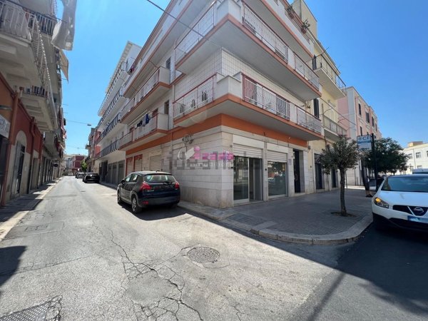 locale commerciale in vendita a Corato