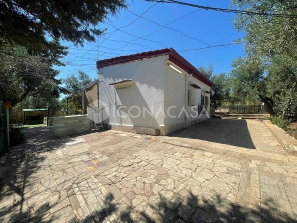 intera palazzina in vendita a Corato