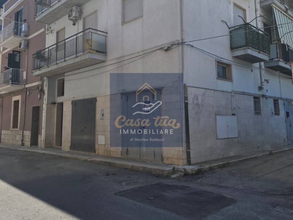 locale commerciale in vendita a Corato