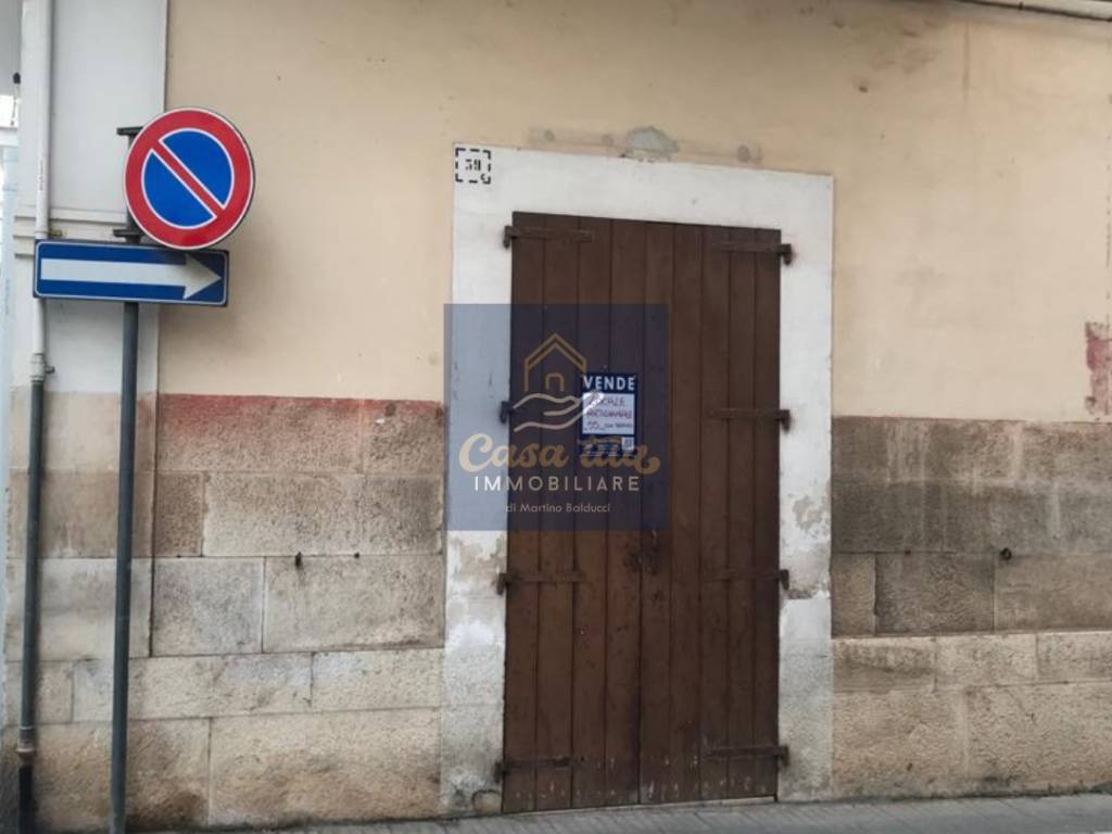 locale commerciale in vendita a Corato