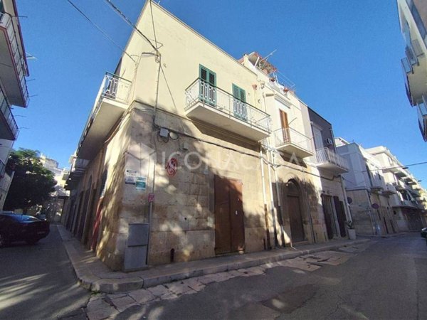appartamento in vendita a Corato in zona Centro Storico