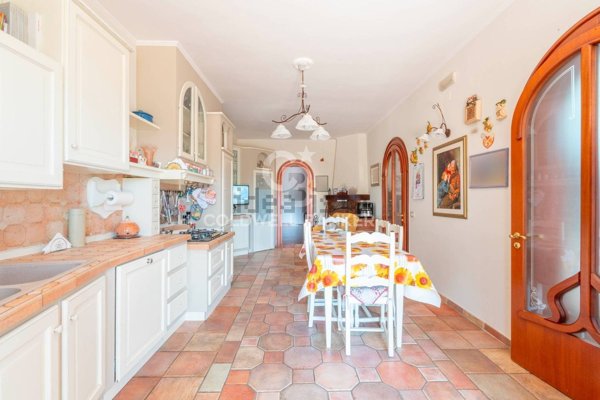 casa indipendente in vendita a Corato in zona Centro Storico