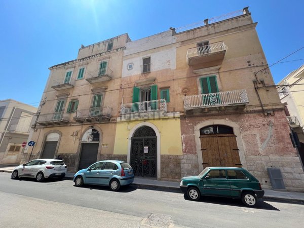 locale commerciale in vendita a Corato