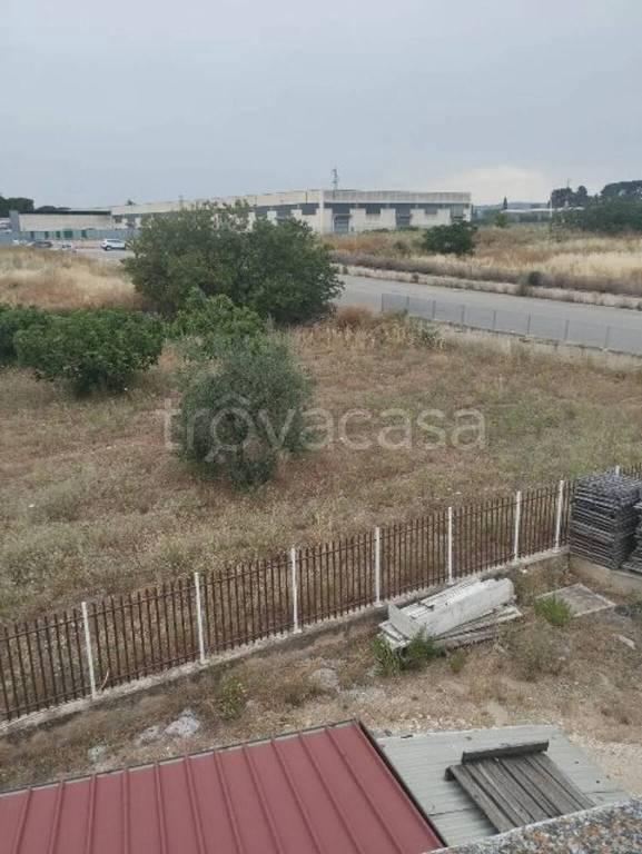 locale commerciale in vendita a Corato