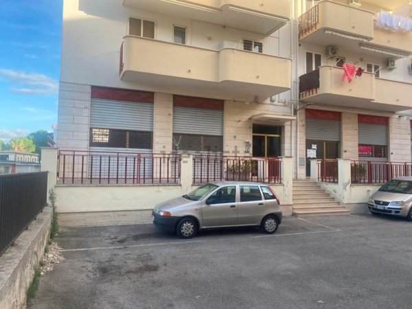 locale commerciale in vendita a Corato