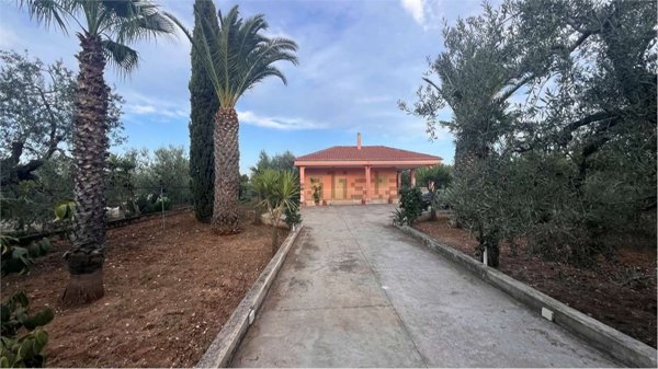 casa indipendente in vendita a Corato