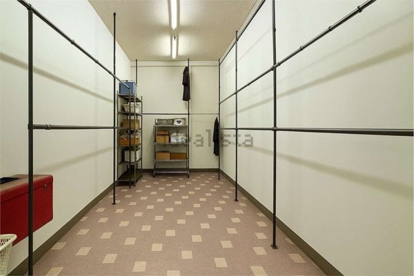 locale commerciale in vendita a Corato