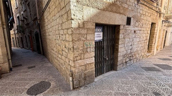 locale commerciale in vendita a Corato