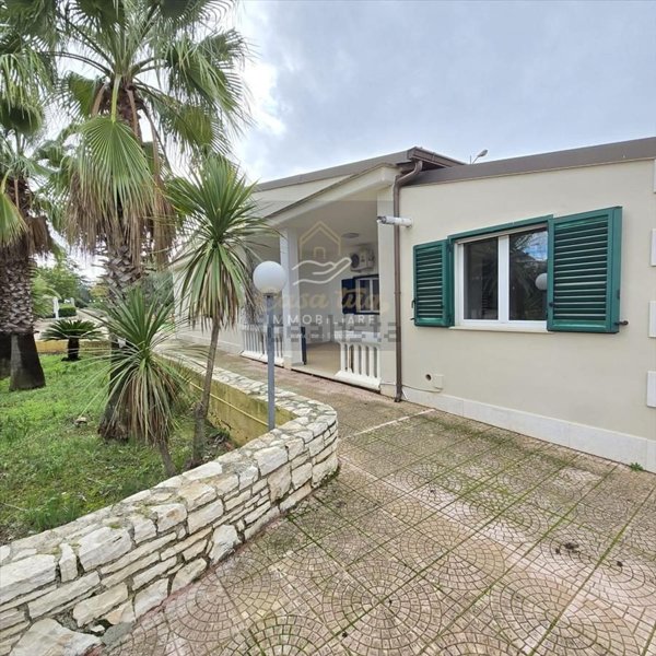casa indipendente in vendita a Corato