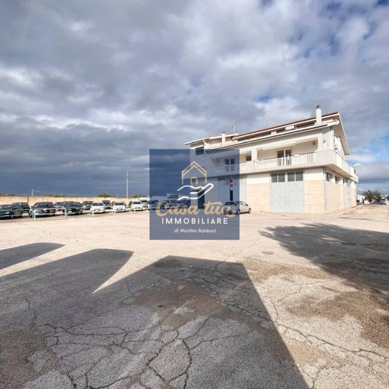 locale commerciale in vendita a Corato