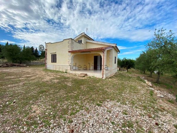 casa indipendente in vendita a Corato