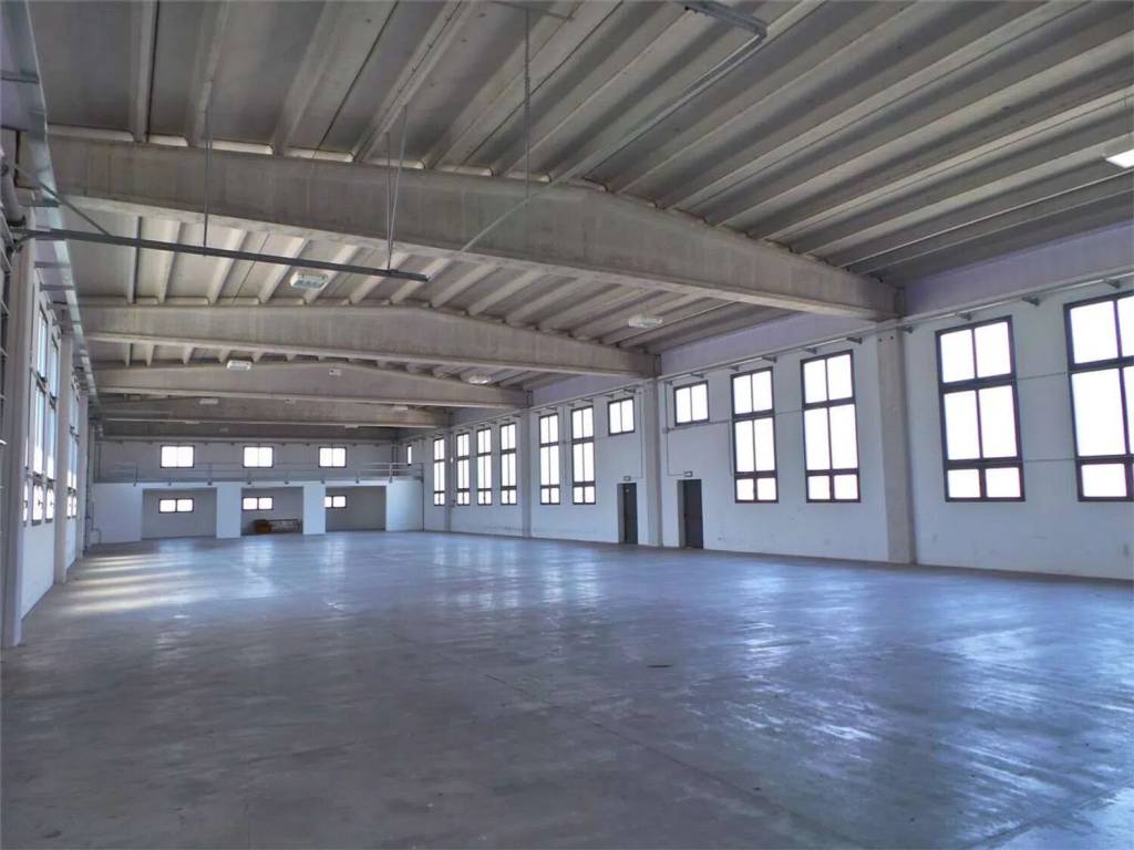 locale commerciale in vendita a Corato