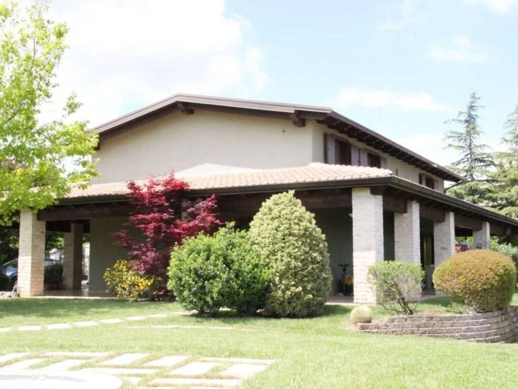 casa indipendente in vendita a Corato in zona Casa Messori