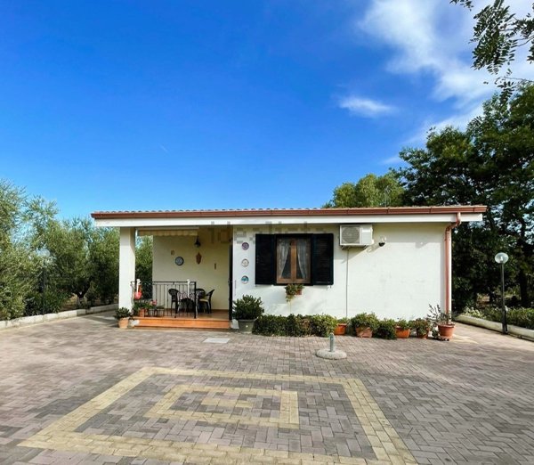 casa indipendente in vendita a Corato