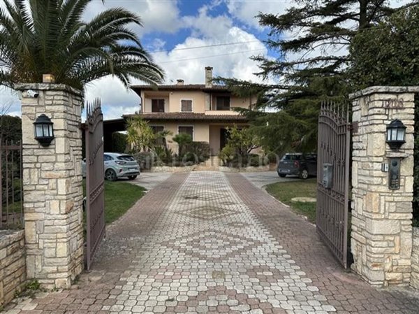 casa indipendente in vendita a Corato