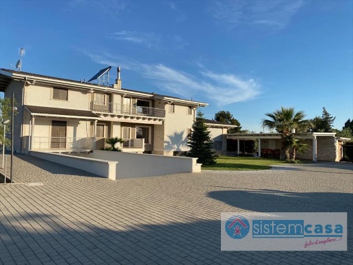 casa indipendente in vendita a Corato in zona Centro Storico