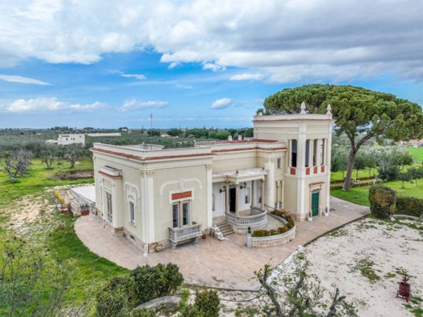 casa indipendente in vendita a Corato in zona Centro Storico