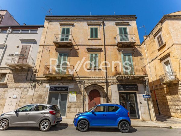 casa indipendente in vendita a Corato in zona Centro Storico