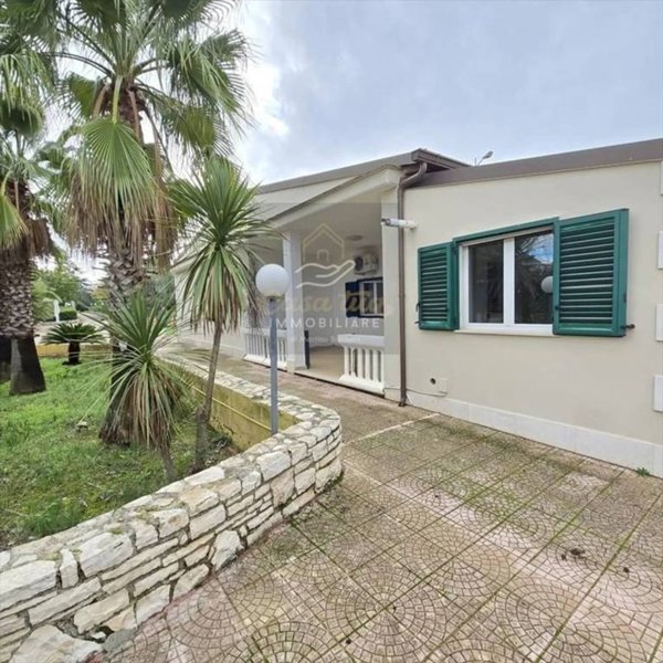 casa indipendente in vendita a Corato