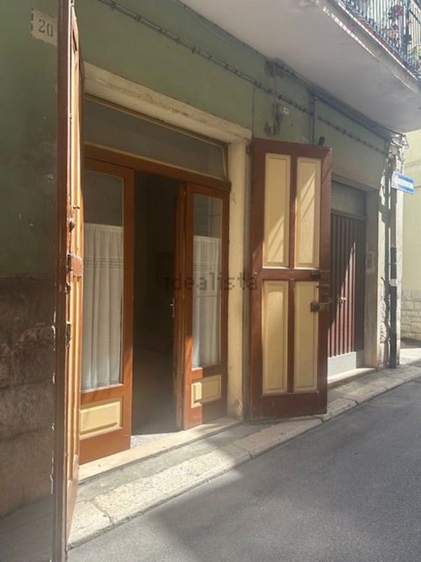 locale di sgombero in vendita a Corato