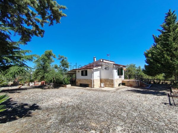 casa indipendente in vendita a Corato
