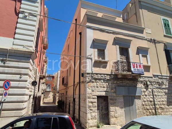 casa indipendente in vendita a Corato in zona Centro Storico