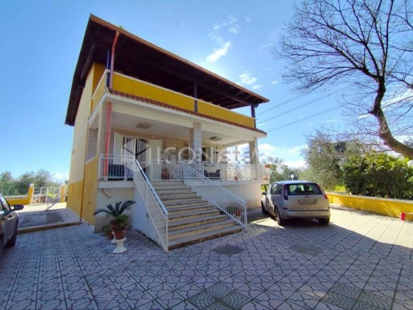 casa indipendente in vendita a Corato in zona Casa Messori