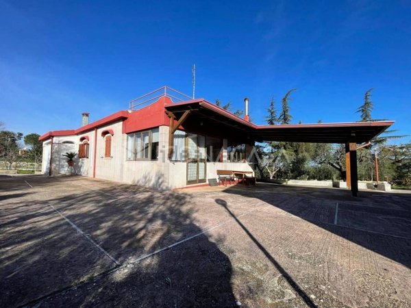 casa indipendente in vendita a Corato in zona Casa Messori