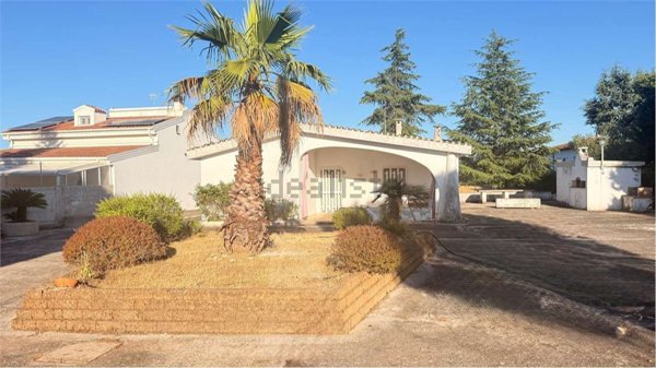 casa indipendente in vendita a Corato in zona Casa Messori