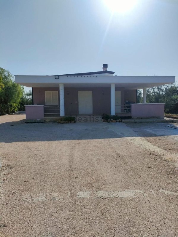 casa indipendente in vendita a Corato in zona Casa Messori