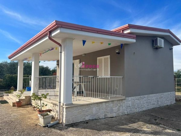 casa indipendente in vendita a Corato in zona Murgetta