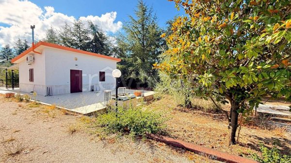 casa indipendente in vendita a Corato in zona Murgetta